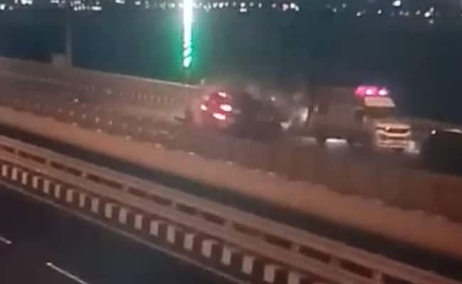 5 people killed, 8 injured after car hits multiple vehicles on Bandra-Worli Sea Link in Mumbai